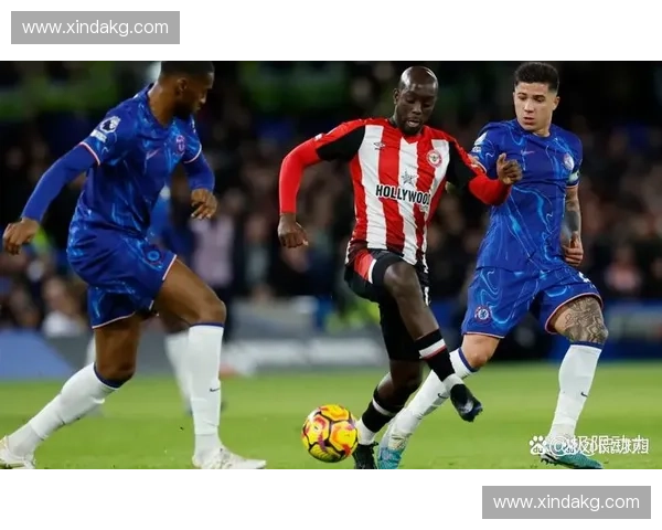 曼联主场迎战热刺 双方全力争夺英超争冠关键三分